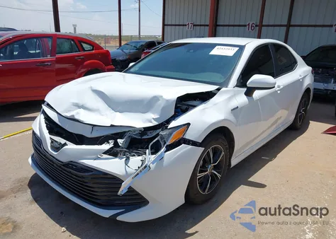 2018 Toyota Camry Hybrid Le z USA, uszkodzony, nr VIN 4T1B31HK4JU500809